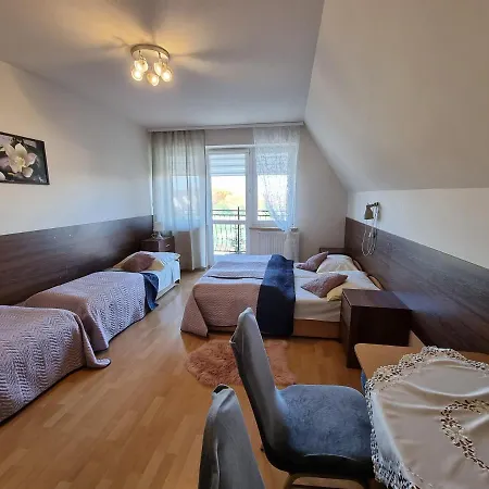 Broniewskiego Bed & Breakfast