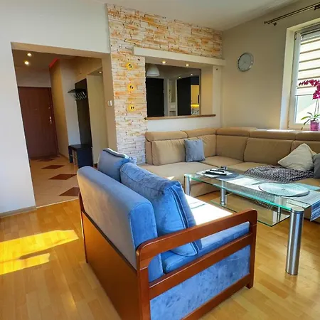 Broniewskiego - 3*
