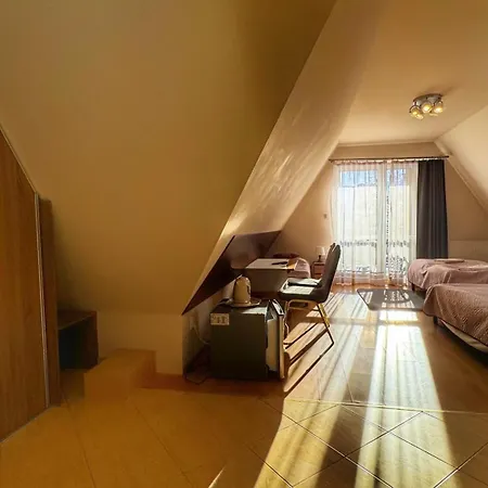 Broniewskiego Bed & Breakfast *