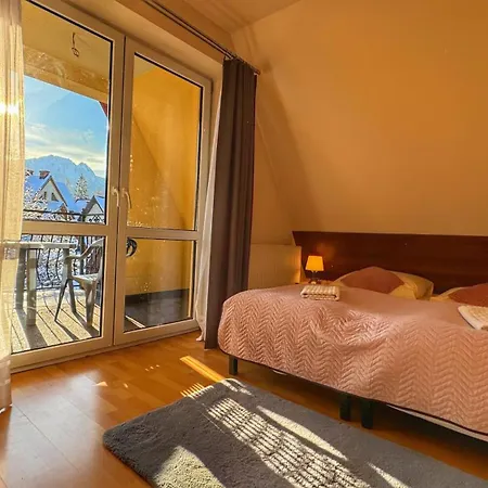 Broniewskiego Bed & Breakfast *