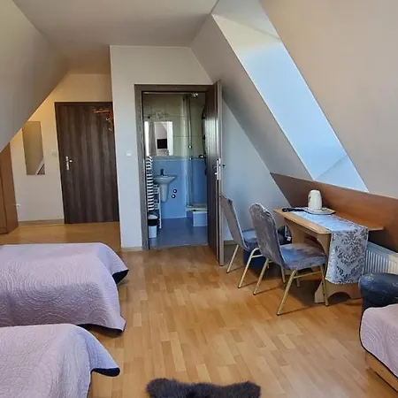 Broniewskiego - 3*