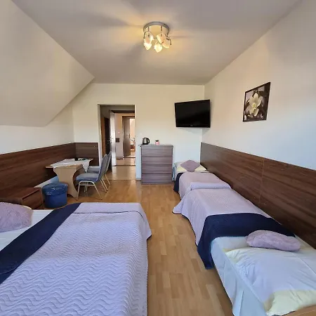 ベッド・アンド・ブレックファスト Broniewskiego - 3*