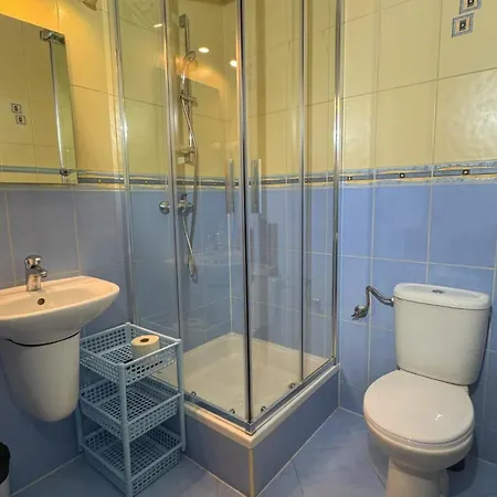 Broniewskiego - Отель типа 