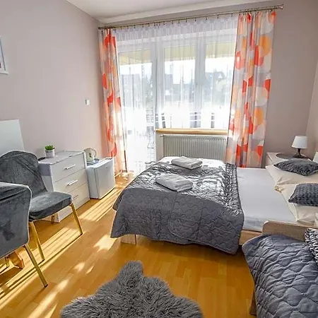 Broniewskiego - 3*