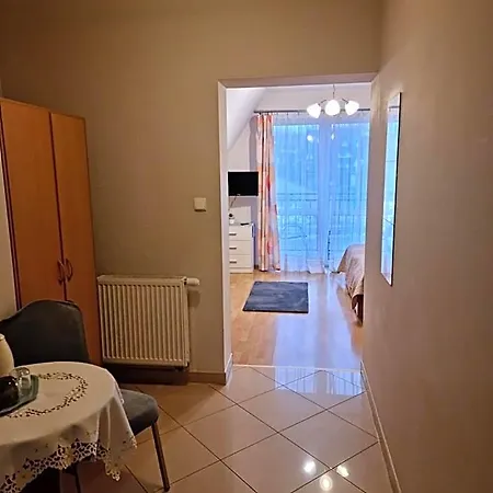 Broniewskiego - 3*